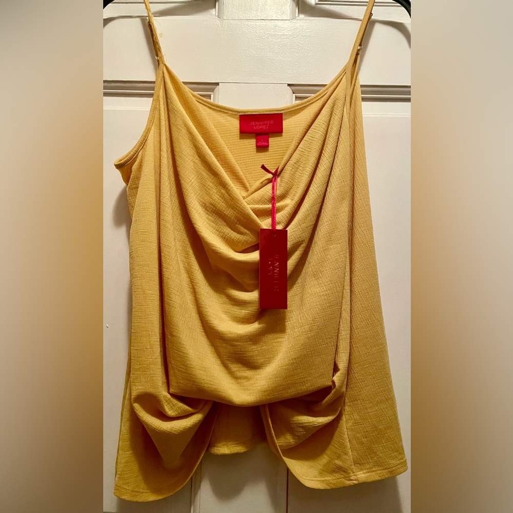 Jennifer Lopez ladies to in yellow